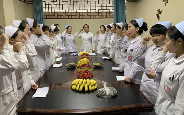 【5.12护士节】万象城app·平台（中国）官方下载,举办茶话会白衣天使受表彰(图2)